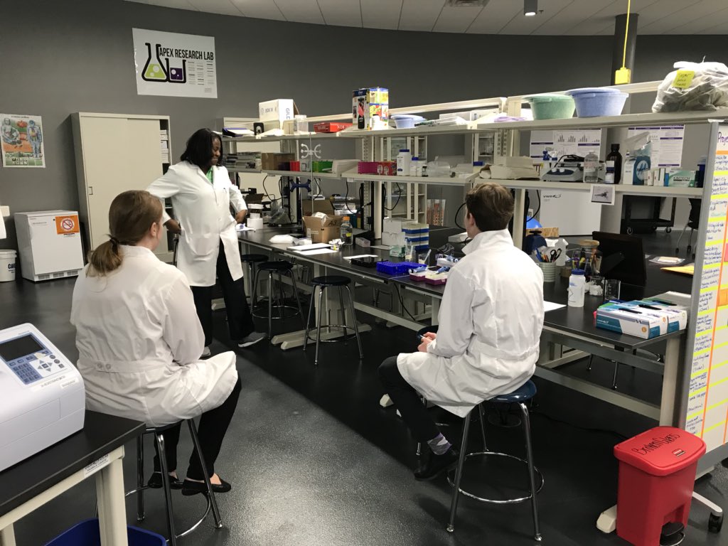 APEXBioResearch's tweet photo. Claudia and Trevor learning immunohistochemistry on rat brain slices looking at high blood pressure brain mechanisms w Dr Barnes @DesMoinesUniv @WaukeeAPEX  #researchskills #waukthetalk #biochemistry #valueaddedprojects https://t.co/ca5LAf53oc