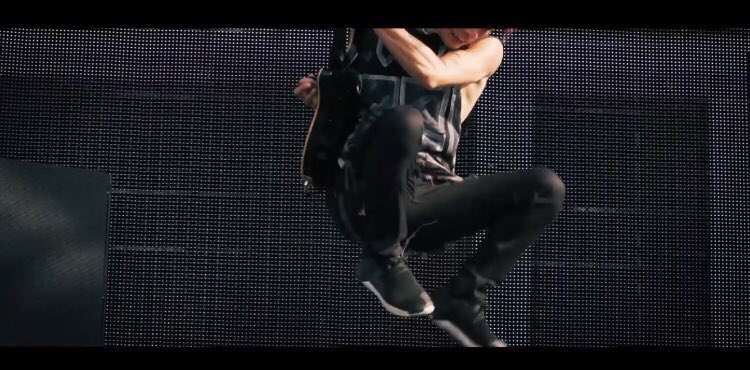 toru10969kiki's tweet photo. toruくんbirthdayに向けてどんどん回せ回せええええ🤘🏻🤘🏻🤘🏻🤘🏻

ONE OK ROCKを支えてくれる皆んなの誇りのリーダー🐻💗

【127RT目指します！協力願います！】

#OORerさんRT 
#RTしたOORerさんお迎え
#拡散お願いします 
#ご協力お願いします
#ONEOKROCK 
#toru
#山下亨 
#山下亨誕生日祭 https://t.co/LAQq6PqTuV