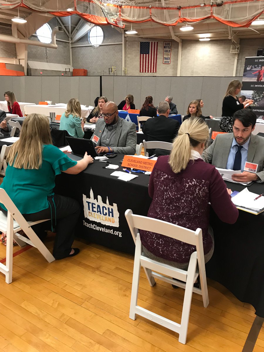 teachcle_cmsd's tweet photo. Highlights from our time talking to awesome teacher candidates at @Bgsu.  #thisisteachcle.  Apply today at https://t.co/OFQjUkxTmW https://t.co/RmlCfkF99L
