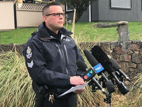ChiefLePard's tweet photo. Our new MRO, @SgtCHampton, doing 1st scrum 4 our charges re serious assault on bus - he's a natural! But also well trained by our @AnneDrennan &amp; by @IanMacDonaldAPD @AbbyPoliceDept: thank you! We're lucky @AnneDrennan staying as advisor! https://t.co/yUzY0lFwPA