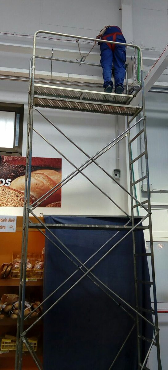 my_recarga's tweet photo. Nuestros técnicos trabajando 💪 para dejar listo un nuevo #puntoderecarga en #SupermercadosALSupermercadosALVIMAR. #Modo3 #Tipo2 para que todos los 🚗🔋 puedan 🔌. https://t.co/uvMxIms6va
