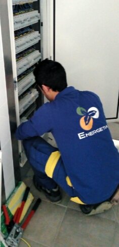 my_recarga's tweet photo. Nuestros técnicos trabajando 💪 para dejar listo un nuevo #puntoderecarga en #SupermercadosALSupermercadosALVIMAR. #Modo3 #Tipo2 para que todos los 🚗🔋 puedan 🔌. https://t.co/uvMxIms6va