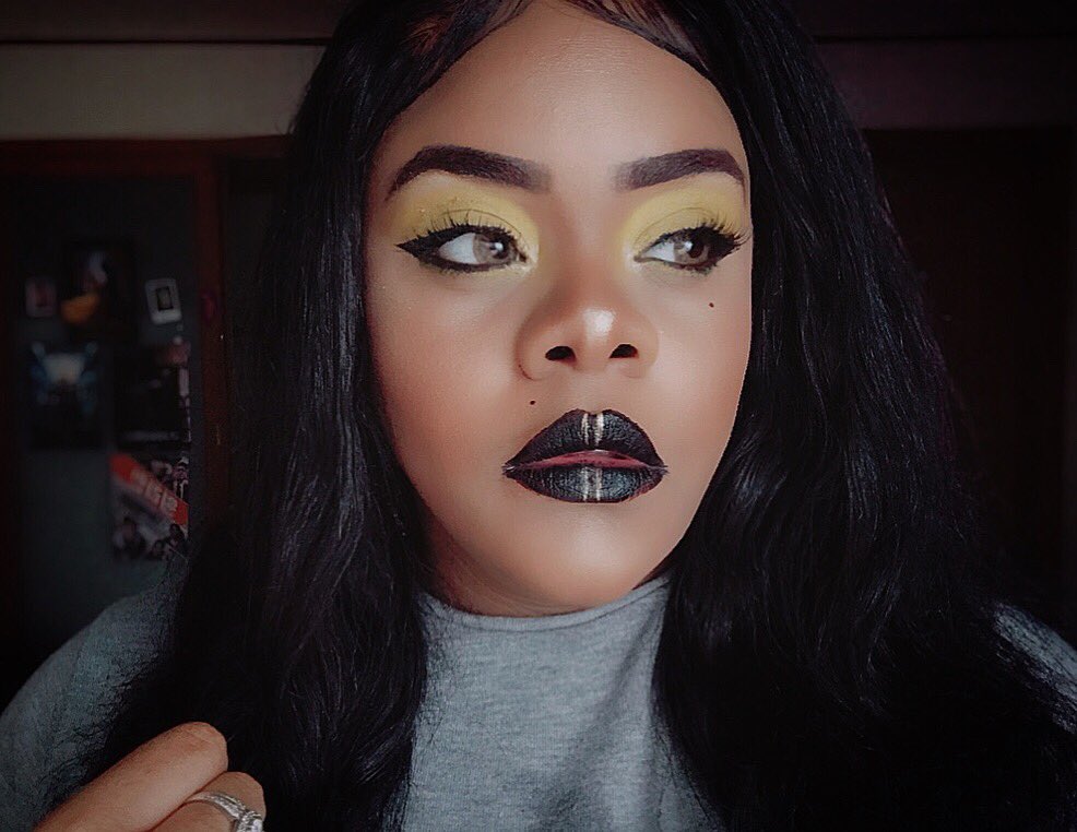 nikinami_'s tweet photo. 🐝🖤💛Queen Bee💛🖤🐝

👀 @MorpheBrushes 35S and 35U
👄 @JeffreeStar #Weirdo &amp; @ColourPopCo #PYT
💖 @BenefitBeauty #Kabrow
✨ #skinfrost in Dark Horse and Uranus

#facechartmakeup #motd #100DaysOfMakeup #benefitbrows #MelaninMagic #smallyoutuber https://t.co/WOy0SaRUSJ