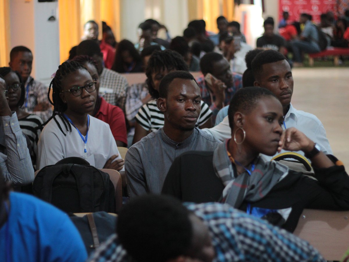 darteymedia's tweet photo. The audience are very much engrossed in the discussions going on. Panel discussions still ongoing.

#Hacklab2018 https://t.co/SawS4q0a24