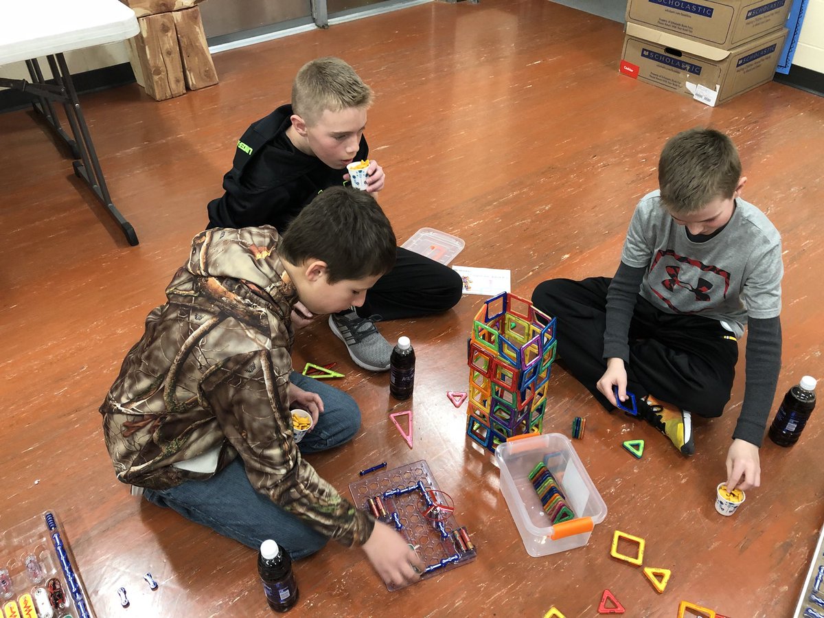 jakobclass's tweet photo. Love watching our students design and create in our #ShoeMakerSpace #whyigive #ShoemakerGI #RiseGI @GIPSFoundation https://t.co/yDbQoZLS3S