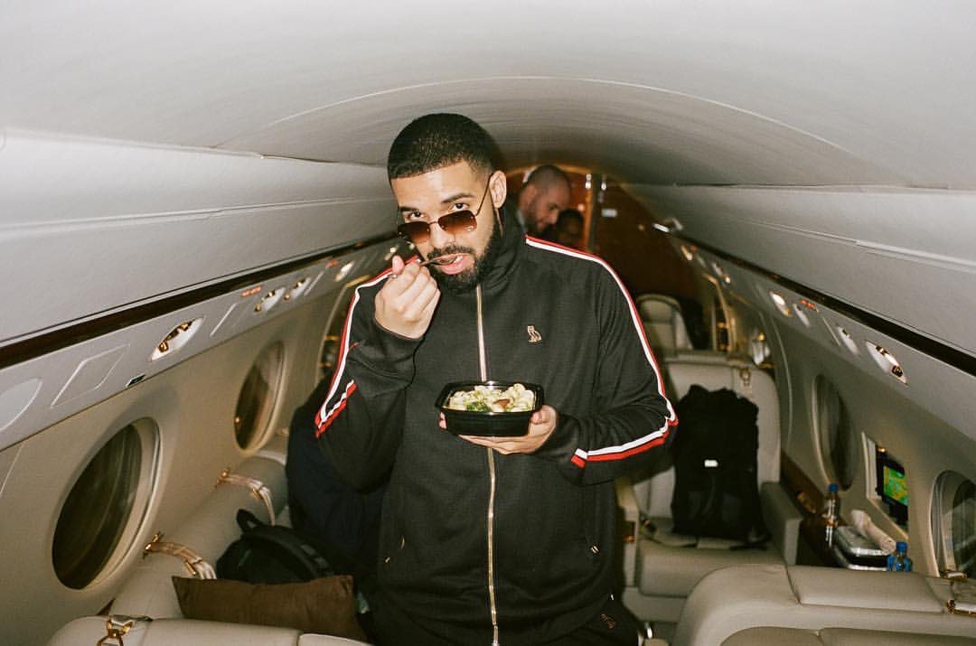 HotFreestyle's tweet photo. Drake is releasing a new song tonight🦉🔥 https://t.co/ZoFNV7WhRM