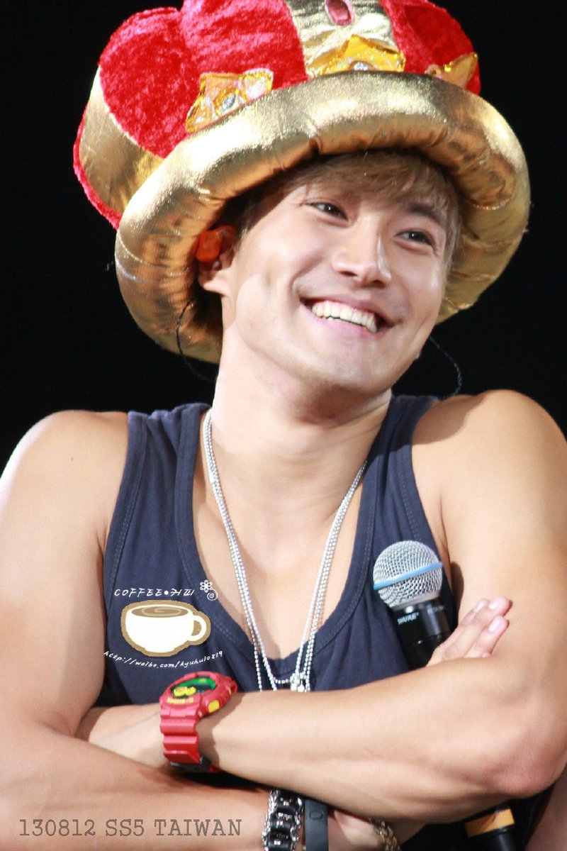 dailysiwon's tweet photo. — 24 https://t.co/mqkRVmit5w