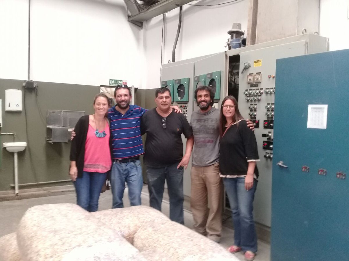 gcruzmza's tweet photo. Recorrimos la Coop La Terre (empresa recuperada) donde los trabajadores nos contaron las actividades que llevan adelante #ProgramaNODOS #Mendoza @MartinKerchner @nnavarrosanz @MINPRODUCCION https://t.co/txOgogn8kI