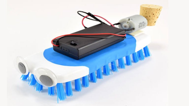 Makerspaces_com's tweet photo. 25 simple #makerspace project ideas for any school, library or home.  https://t.co/ItNF3rKWqC #makerspaces #makered https://t.co/2NpWUdDXni