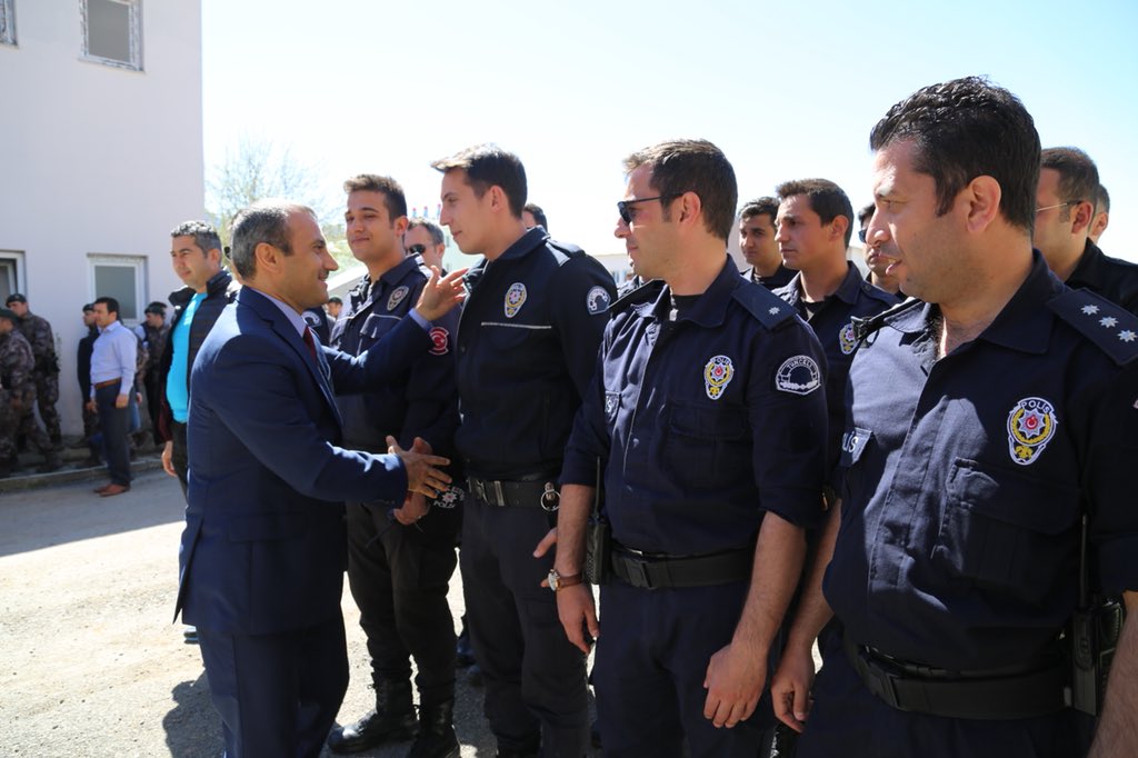 TunceliValiligi's tweet photo. Vali/Belediye Başkan V. @tuncaysonel:Allah,Kahraman güvenlik güçlerimizin yar ve yardımcısı olsun.Emniyet Müdürlüğümüzde kahramanlarımız İçin kurbanlar kesildi... https://t.co/JtUQC1YjOc