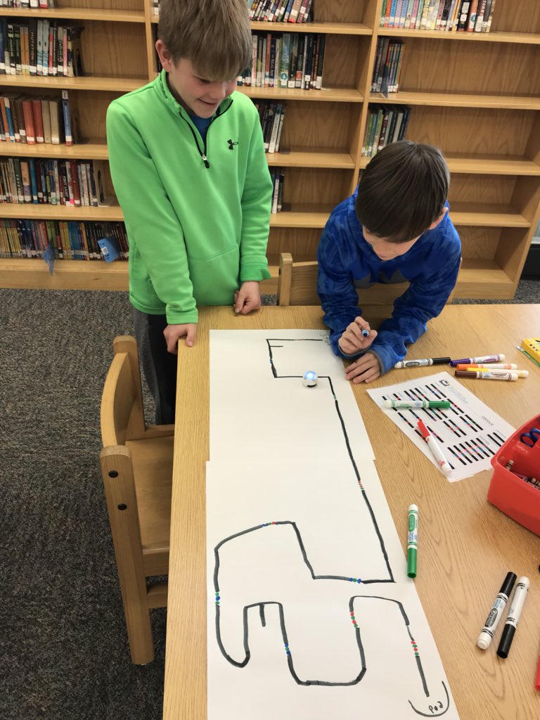 littlestech's tweet photo. Drawing maps with #ozobots !  3rd graders live Ozobots! #TeamUpKSD https://t.co/qBmnfT9jCz