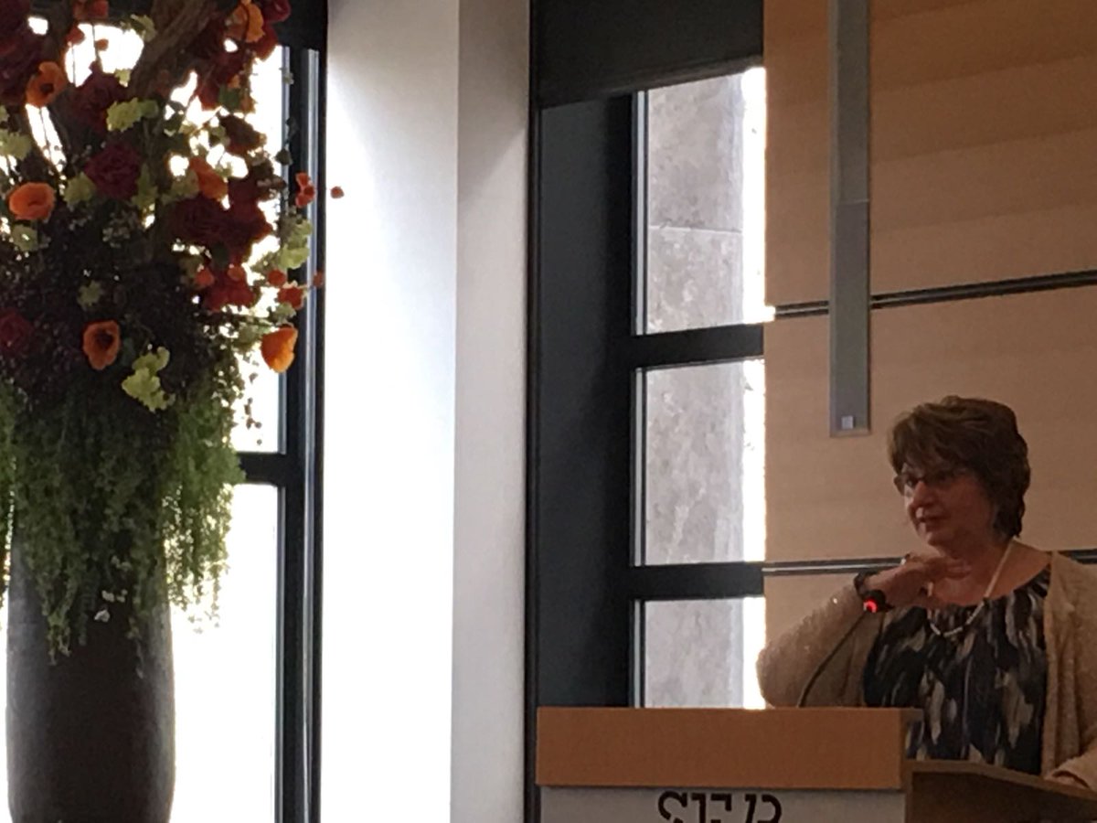 ‘Het momentum voor een #levenlangontwikkelen is nu. De <a href="/SER_NL/">Sociaal-Economische Raad (SER)</a> wil daar de schouders onder zetten’, aldus <a href="/mariettehamer/">Mariette Hamer</a> #oenoconferentie