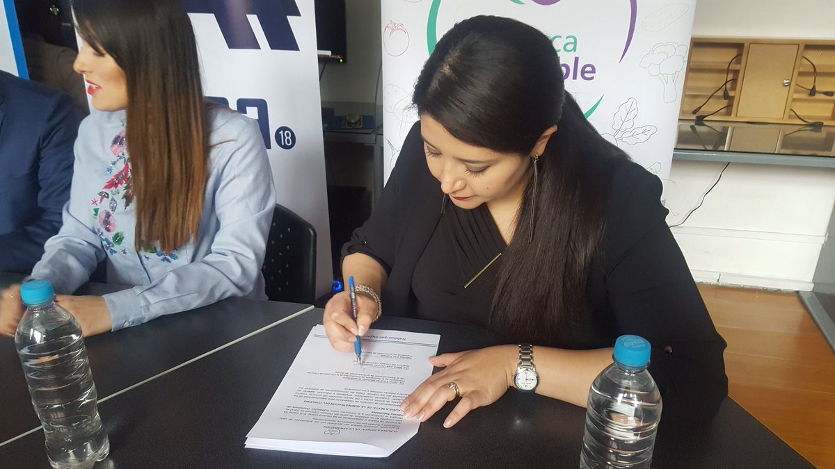 Ciudad_Saludabl's tweet photo. | Certificación Universidad Saludable |
Acabamos de firmar el convenio entre el #ConsejoCantonalDeSalud y #AsociaciónEstudiantesdeCienciasDeAdministraciónLaUniversidadDelAzuay  para la ejecución de actividades enmarcadas en el proyecto #CuencaSaludable.

@Cconsejo 
@afca_uda https://t.co/QerCUYiRIV