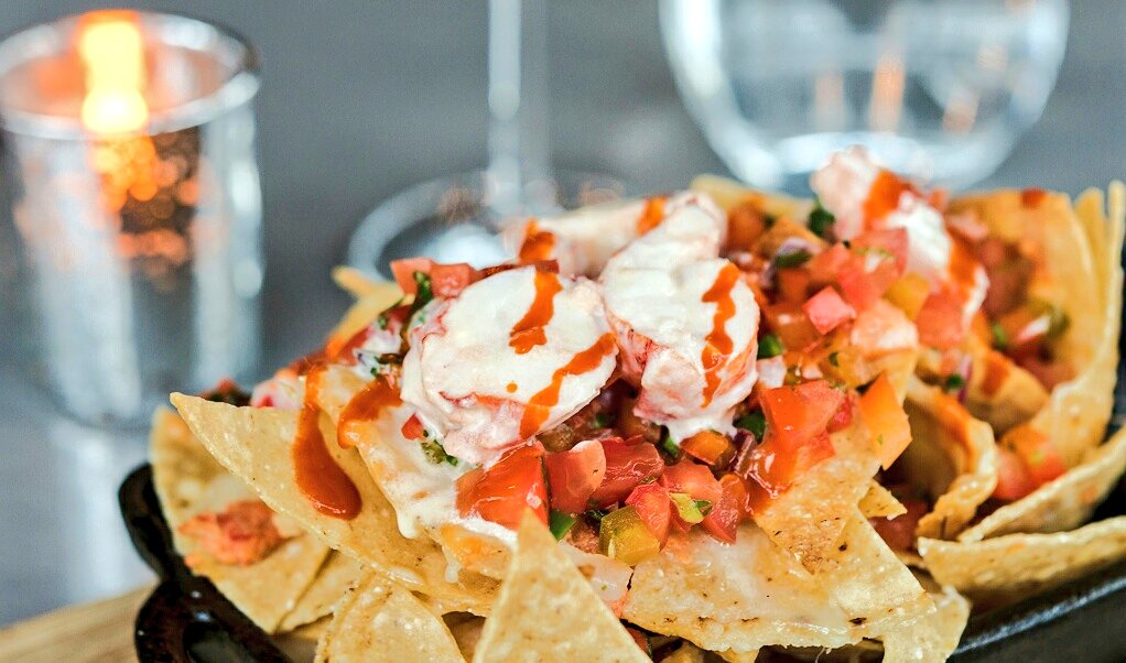 VinRoom's tweet photo. Cold weather calls for butter poached lobster nachos with house made Pico de Gallo and Valentina hot sauce. #liveyyc #west85th #vinroom #wineandtapas #4thstreetyyc @FlyYYC https://t.co/8p0H1YPqET