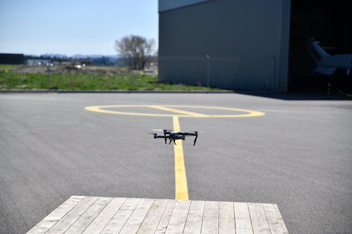 RTE_med's tweet photo. #Endirect de l'atelier #drone pour d'une démonstration de surveillance ! 

#drones #inauguration6avril #event https://t.co/GZtv78VdoM