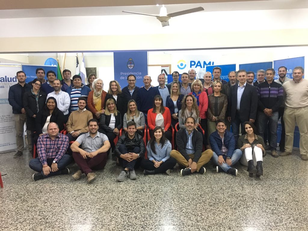 cris_herreraok's tweet photo. Presentando en #VillaRegina  junto a @SPalmeyro, el informe de gestión 2017 del @InjuveArg  en #RíoNegro, en el 1er encuentro de Organismos Nacionales en la Provincia. Más de 11000 jóvenes beneficiados.  Y vamos por más! https://t.co/afAcIw3G7W