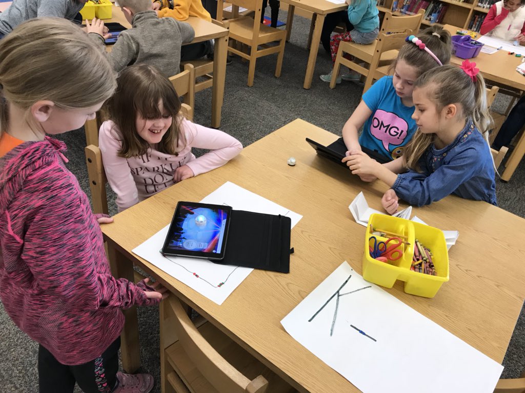 littlestech's tweet photo. 3rd graders love #ozobots !  Making them dance with Ozogroove!  #TeamUpKSD https://t.co/TCi8Ecb4sk