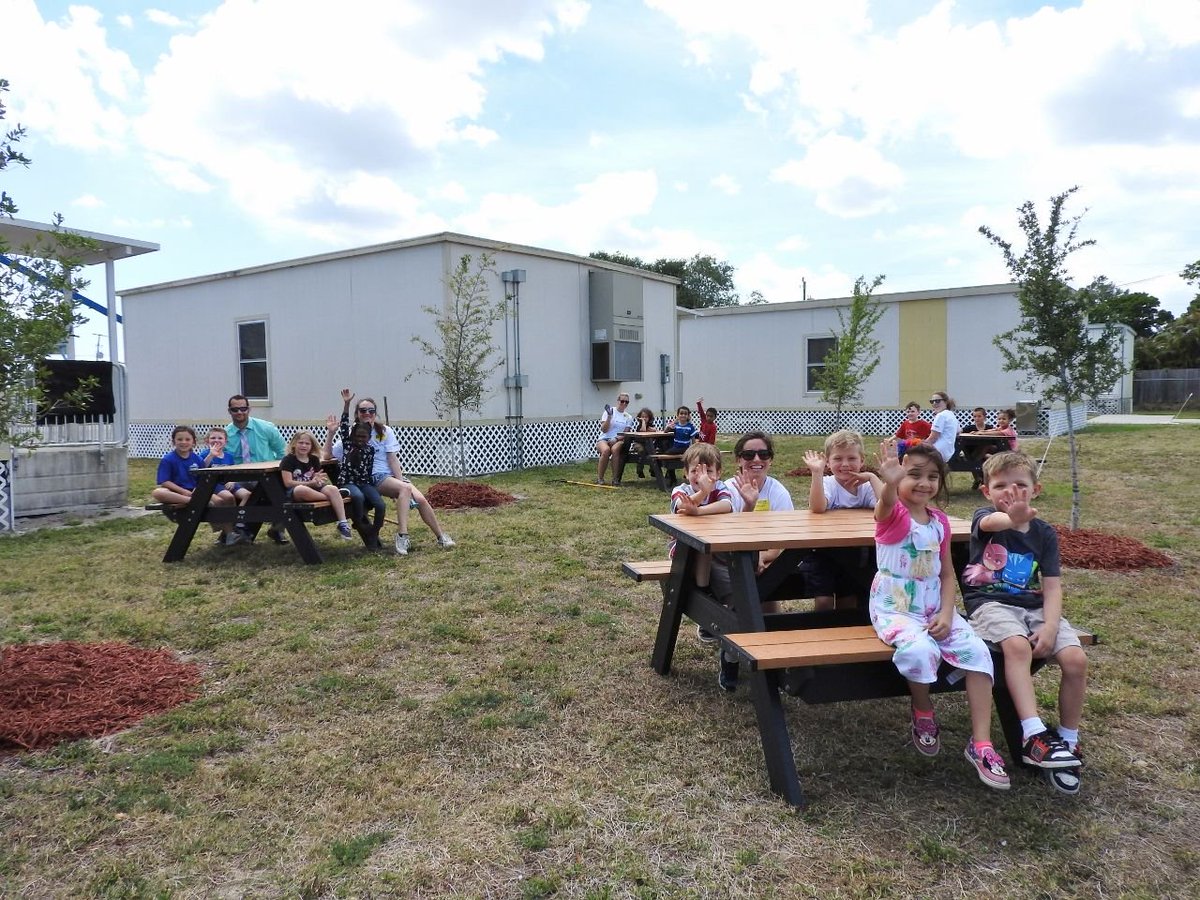 L3HarrisTech's tweet photo. The #HarrisCorp FP&A team spent the afternoon beautifying the campus at @PalmBayEl. The #HarrisHEART grant generously provided four picnic tables for the students to use during lunch and reading time. https://t.co/nfROuri9QG