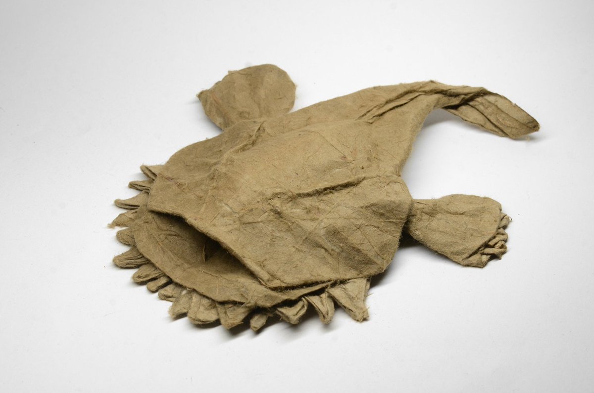 南のアルパカ 魚のシリーズは割とかわいいのが多いので見てくれると嬉しいです 折り紙で作ってます 一枚目から鰍 かじか 鮟鱇 あんこう 鬼虎魚 おにおこぜ 伊勢海老 いせえび