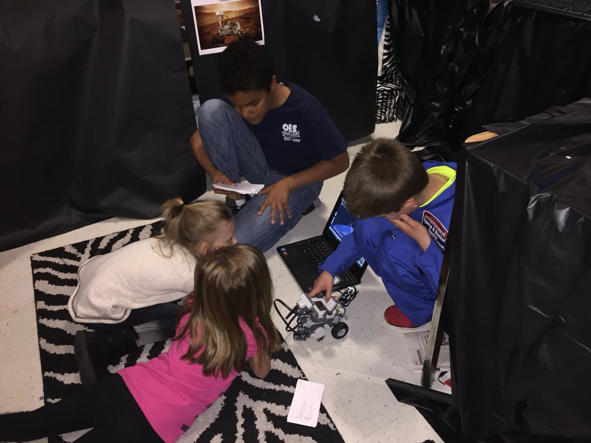 AdamPooleMEd's tweet photo. @TweetDCS_OES Spotlight students presenting on space to @BetsyHataway ‘s pre-k students. So cool @OES_Spotlight. #raisethebar #TeamDCS https://t.co/QMd8BMS6Lz