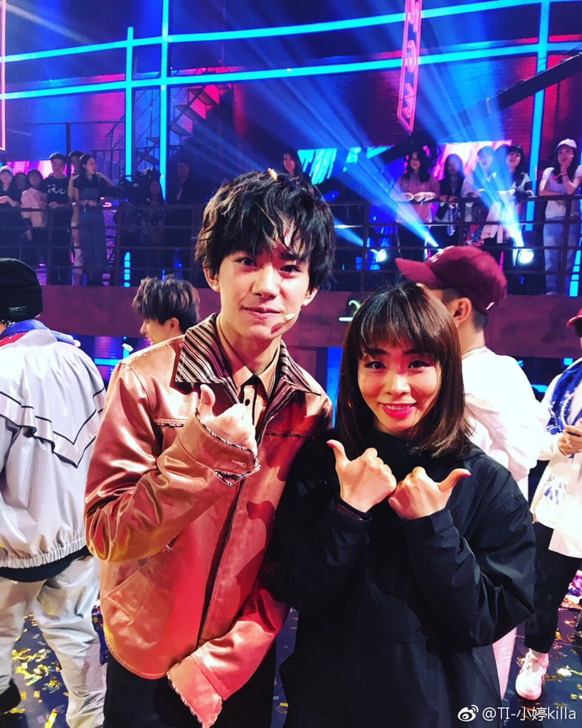 JacksonYee_YT's tweet photo. 永远活在别人微博下的活泼千 1️⃣ 😂
The boy who lives in other people’s social posts 😂
Cr. Logo
#JacksonYee 
#StreetDanceofChina #teamJACKSON https://t.co/zCKxUpGewl