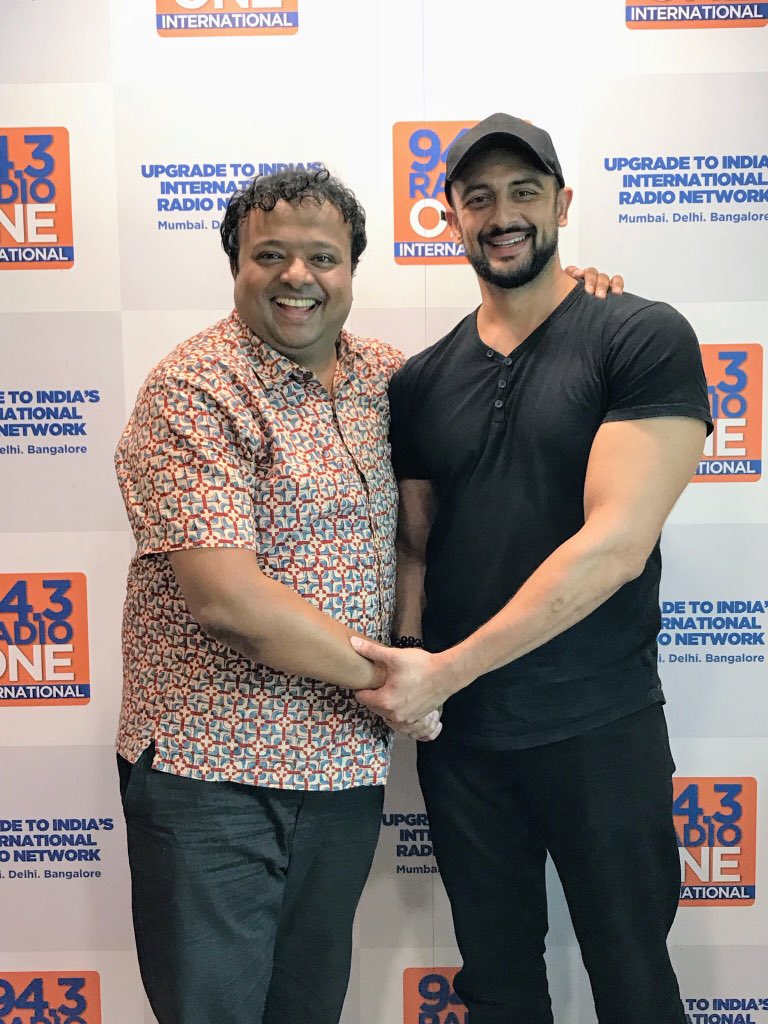 The man whom our mutual friend <a href="/gauravkapur/">Gaurav Kapur</a> calls “mountain” is moving upwards from a mole hill in his career with #SoundOfMusic on stage &amp; <a href="/BlackmailFilm/">Blackmail</a> on celluloid as <a href="/IamKirtiKulhari/">Kirti Kulhari</a> s onscreen lover &amp; <a href="/divyadutta25/">Divya Dutta</a> s onscreen husband!👏 #ArunodaySingh