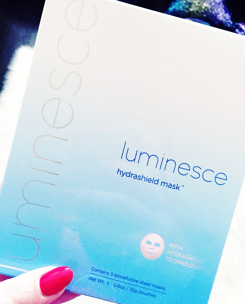 JeunesseGlobal's tweet photo. Start your weekend with some relaxation and hydration! 💆 💙 #HydraShield #Luminesce
📸 by: @ _wendyd_ https://t.co/osAbVJJDuj