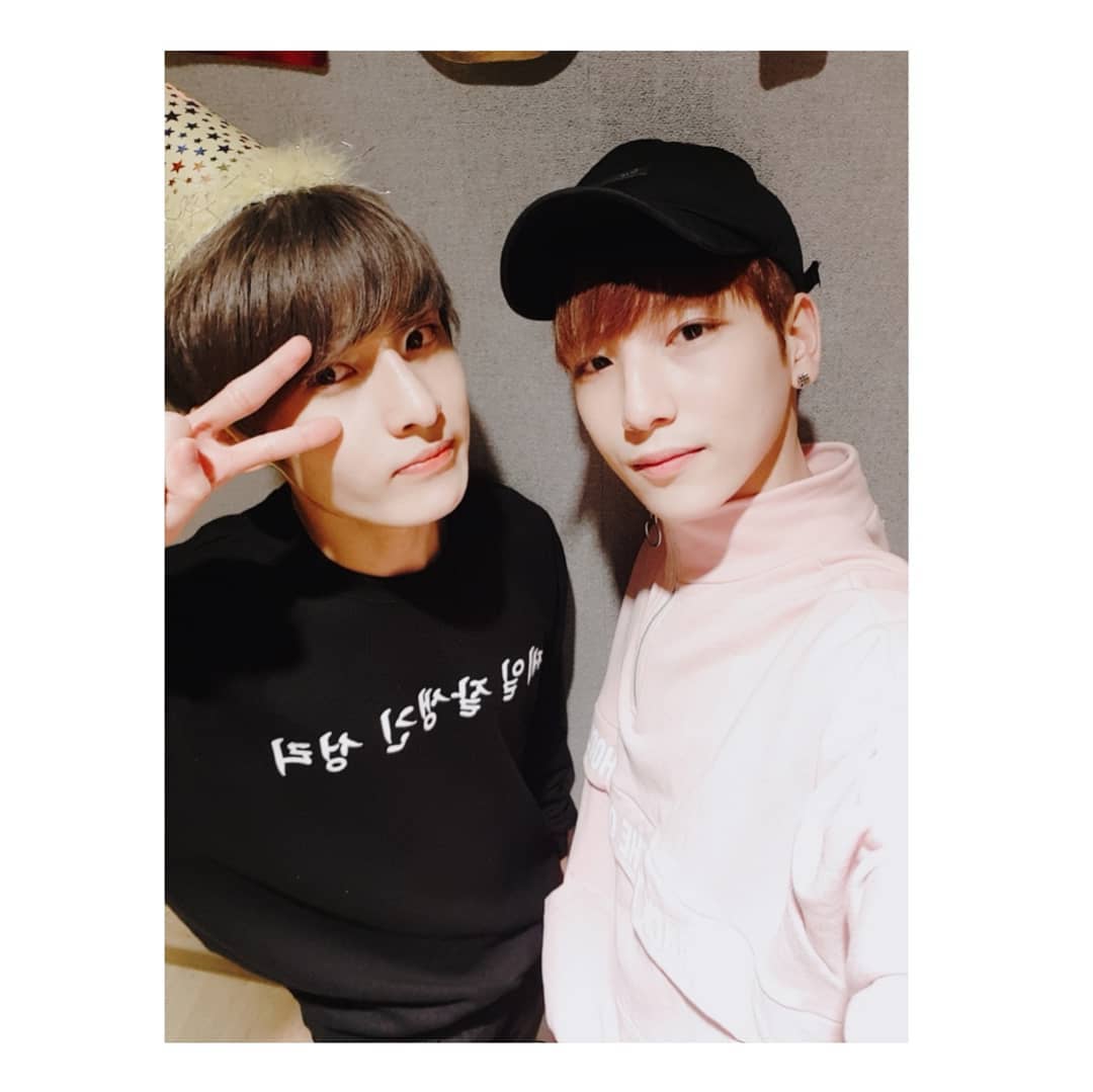 2kiwonhae's tweet photo. (Trans) 180406 Wontak instagram update
" Our reliable eldest hyung happy birthday😙"
"#Rainz #레인즈 #JUWONTAK #KIMSEONGRI #Wontak #Seongri #congrats #letsbetogetherforever"
"#hyungz"

#Happy_Seongri_Day #감성보컬_성리야_생일축하해 https://t.co/W0Im8BilQV