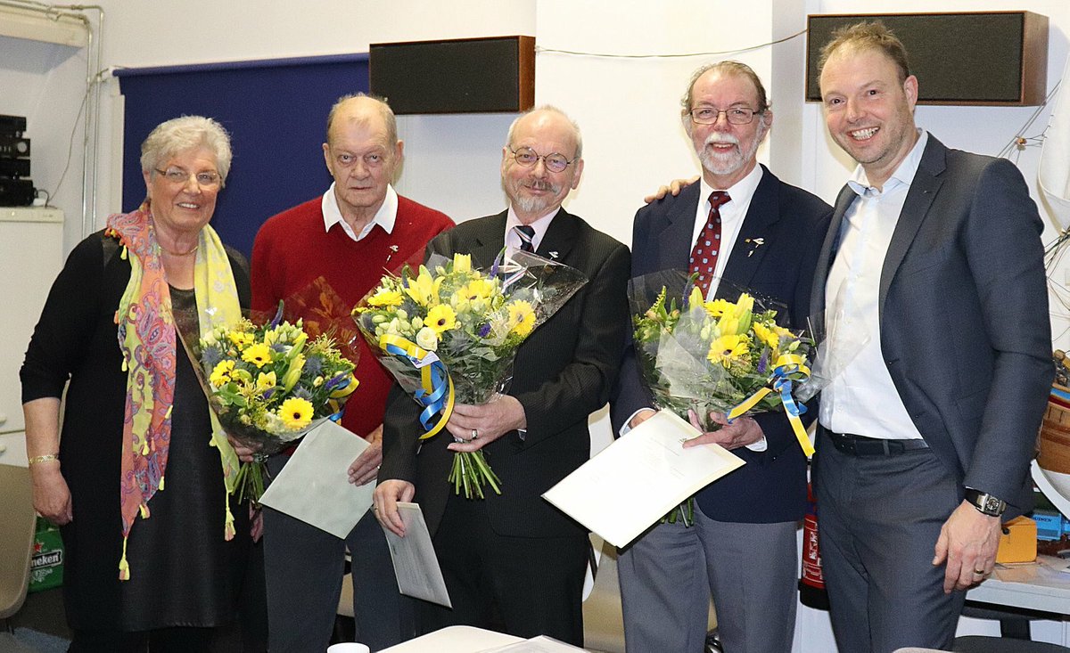 Drie medewerkers van de <a href="/LoosduinsMuseum/">LoosduinsMuseum</a> onderscheiden met de speld van de <a href="/GemeenteDenHaag/">Gemeente Den Haag</a> 

Tijdens de jaarvergadering van de Stichting Oud Loosduinen (SOL) werden enkele #vrijwilligers, die meer dan tien jaar trouwe dienst deden, gehuldigd.💐