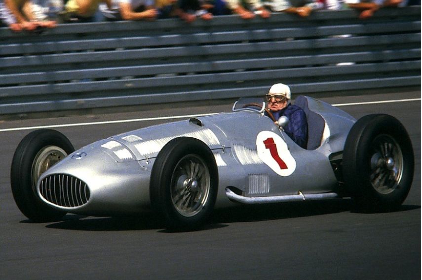 SnapLapNews's tweet photo. #HermannLang was a famous German racing driver and one of the original Mercedes Silver Arrows drivers ⬇
https://t.co/U3eqzowXvb https://t.co/sIHyIe1vME