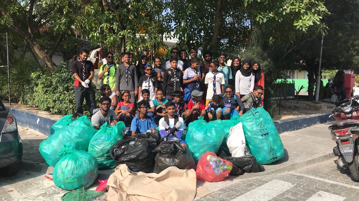 alimakarimahmed's tweet photo. joined #AmericanCenterMale Youth Forum members and DS Scouts in the YF Friday street clean-up initiative. Over 75kg of waste was collected in less than 2 hours 😰Anyone interested can join and be a part of this great initiative 😊♻️💚
#MaleStreetCleanup #KobaaMageyZinmaa https://t.co/byXaUu5Uio