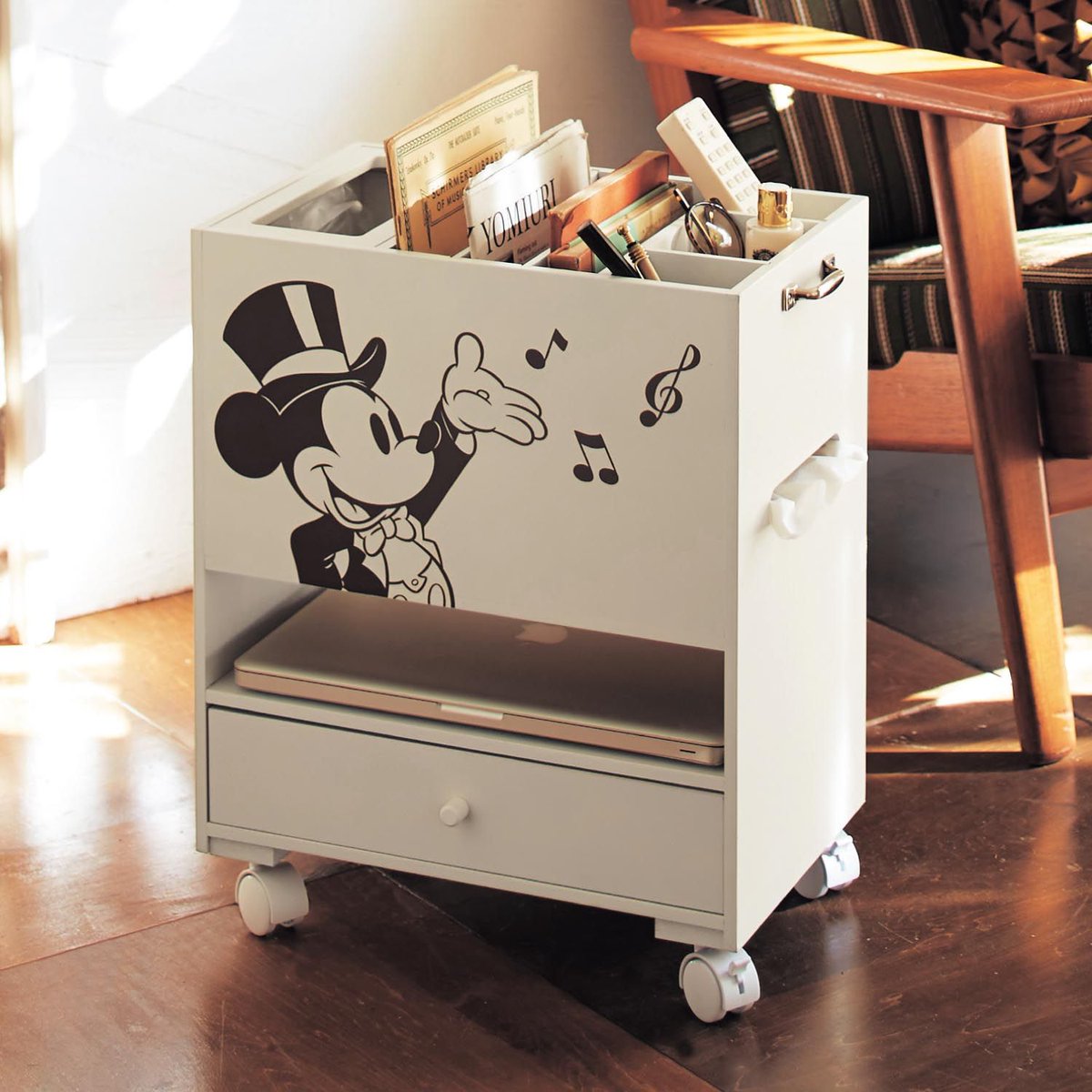 ট ইট র Dtimes シルクハットのミッキーがおしゃれ ベルメゾン ディズニーデザイン リビングワゴン リモコンやティッシュなど小物をまとめてリビングにスタンバイ T Co Hjfdd4bmcy