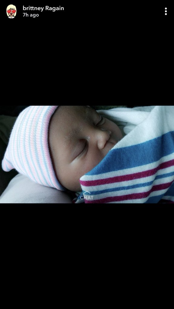 leah_diaz5's tweet photo. I made this . 6 lbs , 18.5 in long . Born at 10:41 am , April 4 , 2018 . Meet Lola Rosalyn Gilbert . ❤️ https://t.co/kD9wjQ3jUF