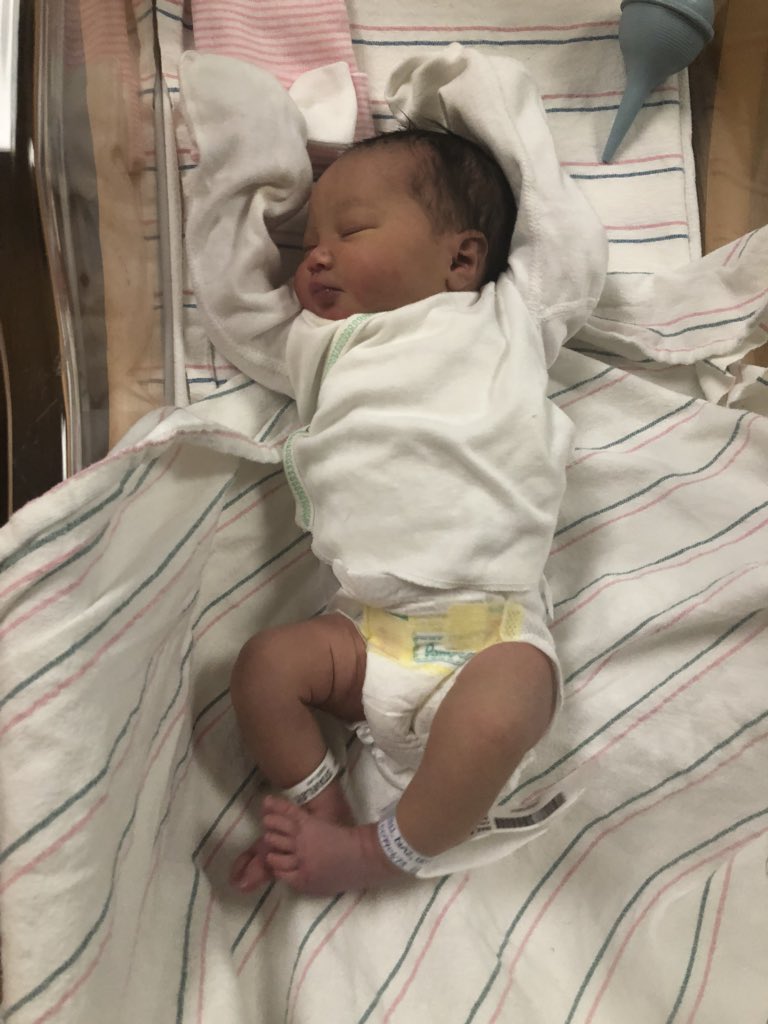leah_diaz5's tweet photo. I made this . 6 lbs , 18.5 in long . Born at 10:41 am , April 4 , 2018 . Meet Lola Rosalyn Gilbert . ❤️ https://t.co/kD9wjQ3jUF
