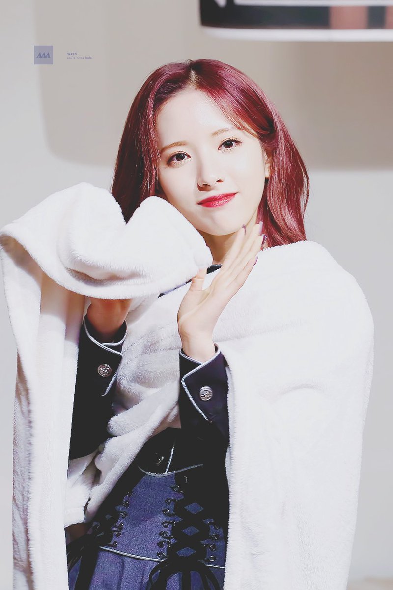 WJSN3A's tweet photo. 180324 #우주소녀 #보나 #A₂
보고싶은 맘 우주만하니 포토샵 켤 수 밖에 💦💦 https://t.co/GGjfFe83Oh