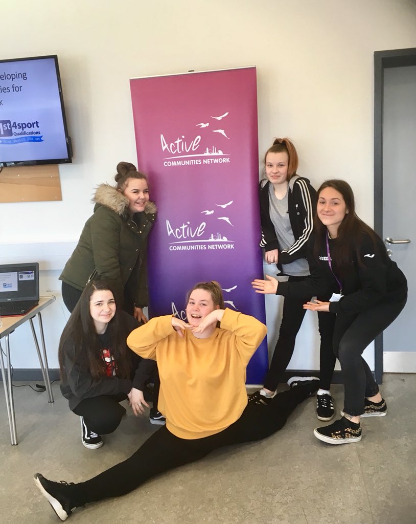 JulianWadsworth's tweet photo. Participants @ActiveCN #Portsmouth programme completing day 2 of @1st4sportQuals VRQ L1 qualification #Developing #Community Activities for #Youth at risk today @SomerstownHub. Great to watch &amp; support their journey to be the next community leaders &amp; role models #Employability https://t.co/edNbDWxzoT