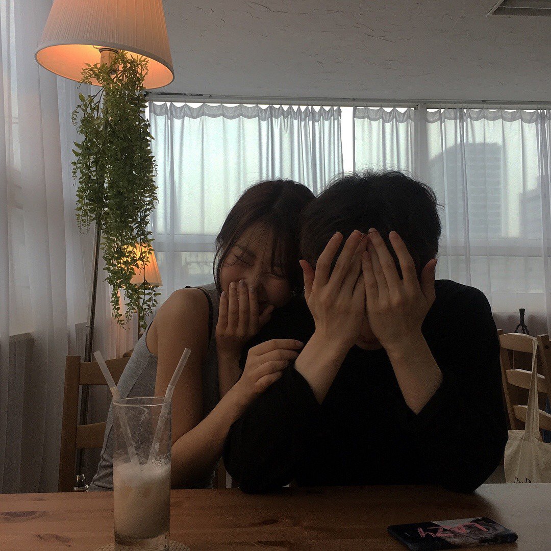 Y89BR's tweet photo. Mais um dia ao seu lado, comemorando mais um mês de namoro. Obrigada por me fazer tão feliz. 
Eu te amo muito, meu amor! @89JHWA https://t.co/RtZcsEgf4v