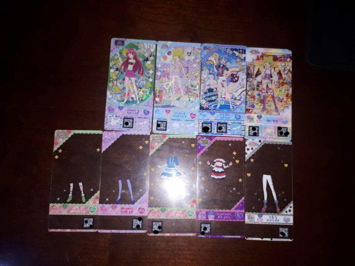 다른 프로모와 밀피 조각. 블루 스카이 어메이징 세트는 악세, 우티 합해서 4500원, 레이니 데이 파라솔 세트는 악세 우티 합해서 4000원에 판매합니다. 밀피 조각은 장당 1000원, 아이돌 카드도 장당 1000원에 판매하며 밀피 조각과 아이돌카드는 3장부터 거래합니다.