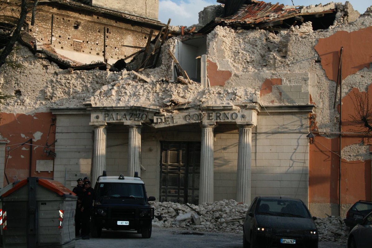 Francescorocca's tweet photo. 9 years ago a terrible earthquake hit L’Aquila. I met on the field people who taught me dignity and resilience. I will never forgot generosity and solidarity from all around the world. I will never forget those days and the great answer of @crocerossa #6Aprile https://t.co/MYH2ToToGB