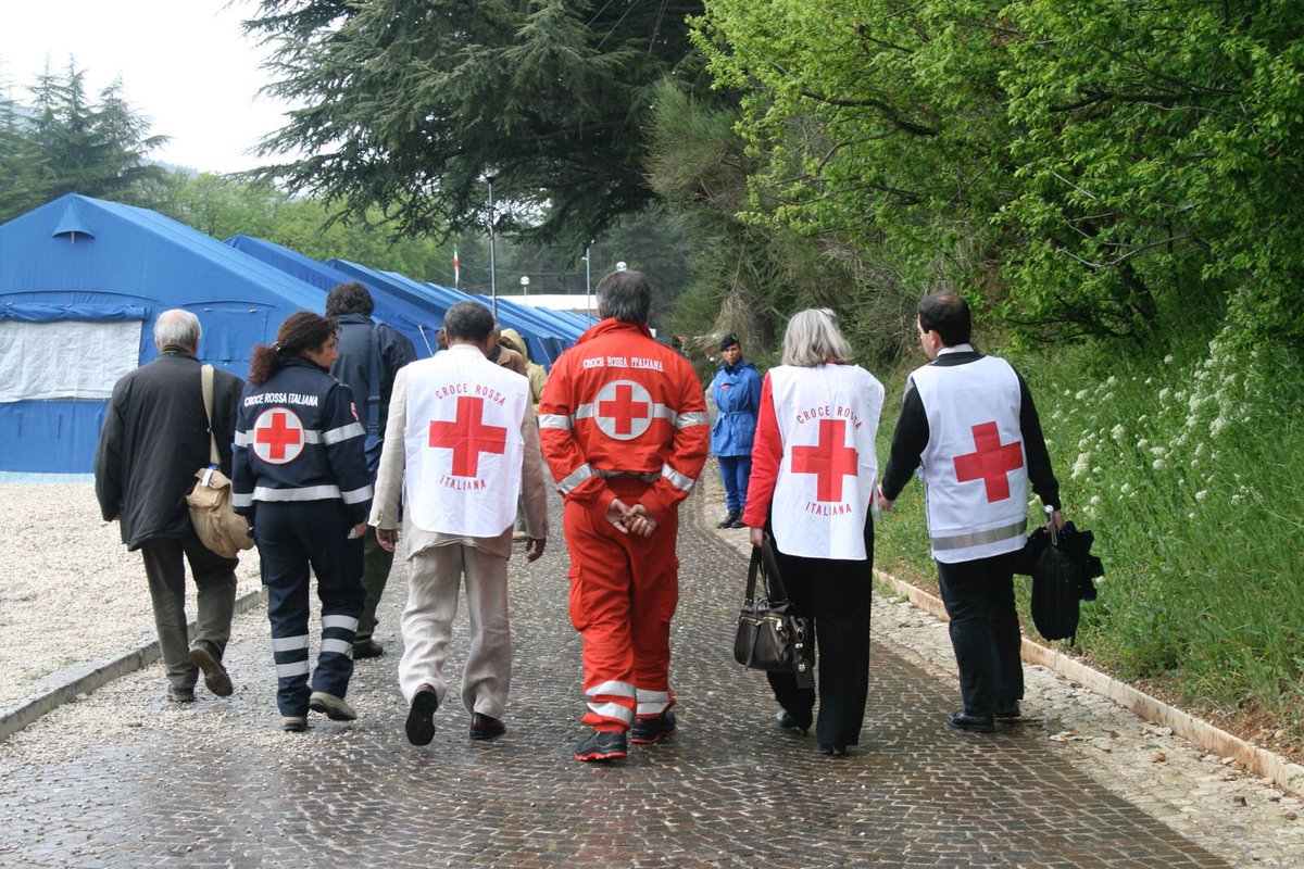 Francescorocca's tweet photo. 9 years ago a terrible earthquake hit L’Aquila. I met on the field people who taught me dignity and resilience. I will never forgot generosity and solidarity from all around the world. I will never forget those days and the great answer of @crocerossa #6Aprile https://t.co/MYH2ToToGB