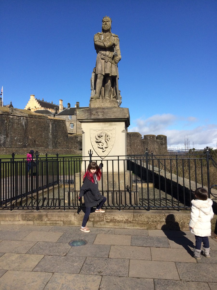 emmadonnelly64's tweet photo. @MissMurphyWQ At Stirling castle yesterday Demi-leigh wanted a pic next to Robert the Bruce 😊 https://t.co/Ykzw7DMk3k