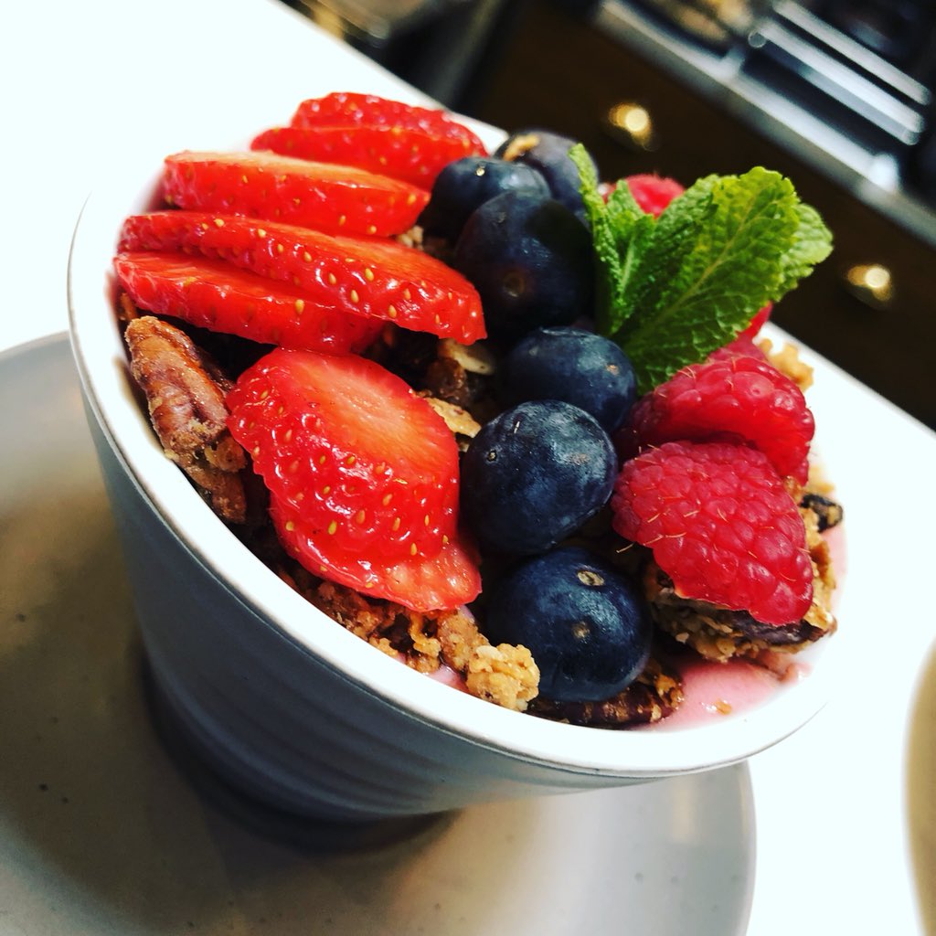TheSpitjack's tweet photo. Super Smoothie Bowls available for breakfast everyday of the week! #thespitjack #behealthy #cork #corkfoodie #corkfood #brunch #breakfast #smoothie #smoothiebowl #berries #homemadegranola #mixberriessmoothie #homemadesmoothie #strawberries #raspberries #blueberries #nuttygranola https://t.co/Xj4ATuX8Dl