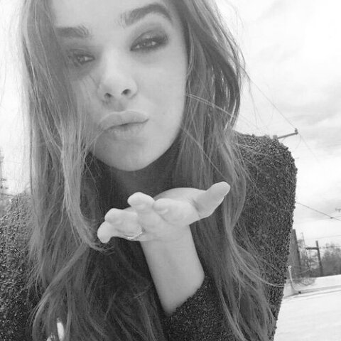 ⦅ ♡ . ⟅ Bienvenida ⟆ ✧°· ⦆ 

╭❁┊— Mia St James.
╭❁┊— Glee.
╭❁┊— Jessie St James.
╭❁┊— Hailee Steinfeld.