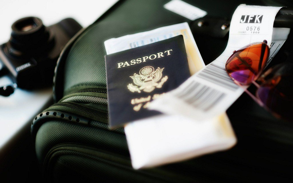 TravelLeisure's tweet photo. After forgetting her passport, this woman turned to the internet for help—and it delivered https://t.co/bU8kmwJtUY https://t.co/WslDyzeNPS