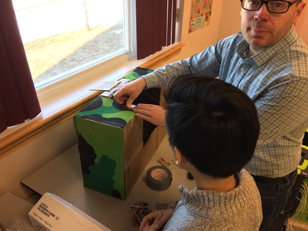 jeffwhipple's tweet image. It’s Dash robot coding day @psslearning ... grade 5s are busy setting up their coding mats for the k-4 students!! @brilliant_labs #dashbot @ASDWLimelight