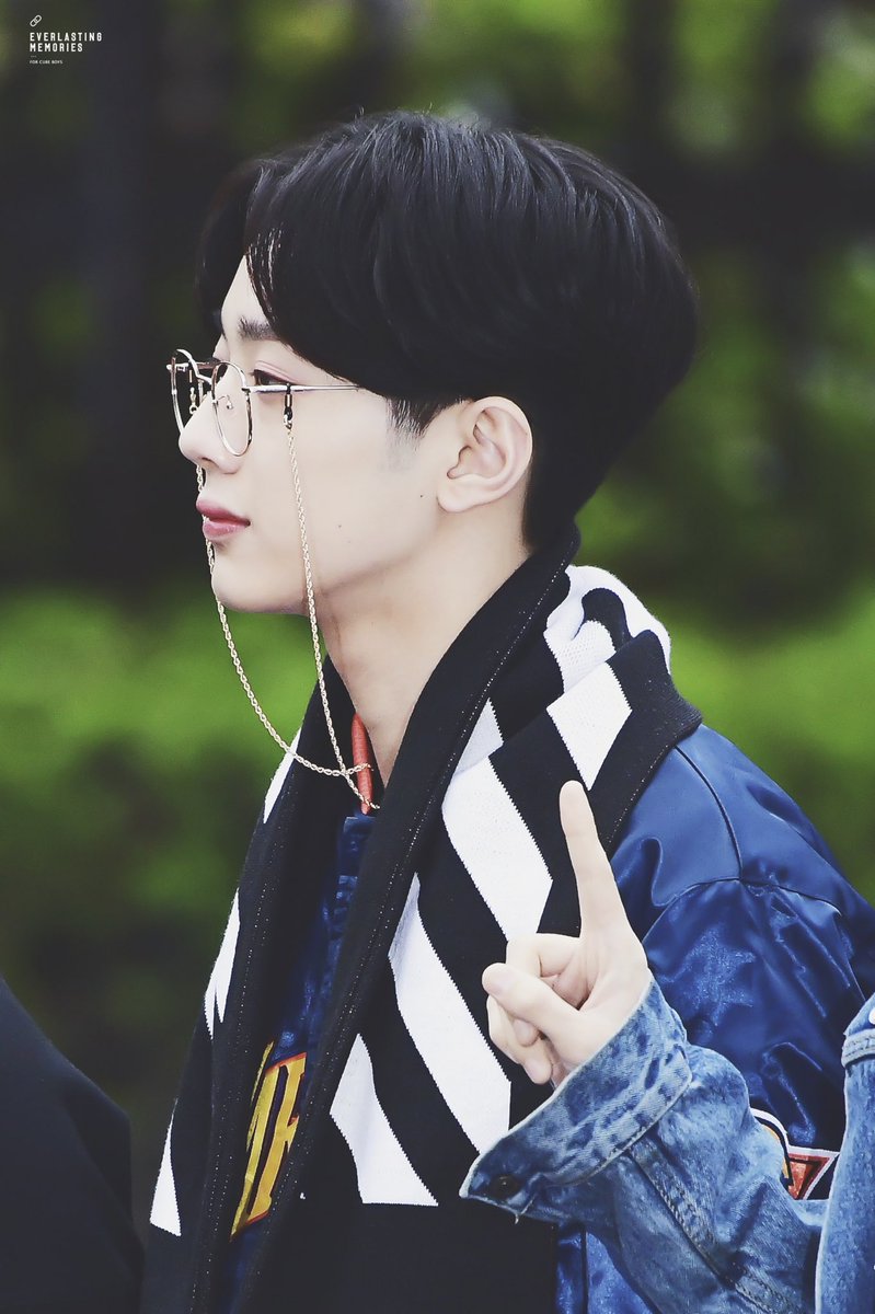 EMcubeboys's tweet photo. 180406 뮤뱅출근🌿
#워너원 #라이관린 #LaiKuanLin https://t.co/Iy1ADoacUY