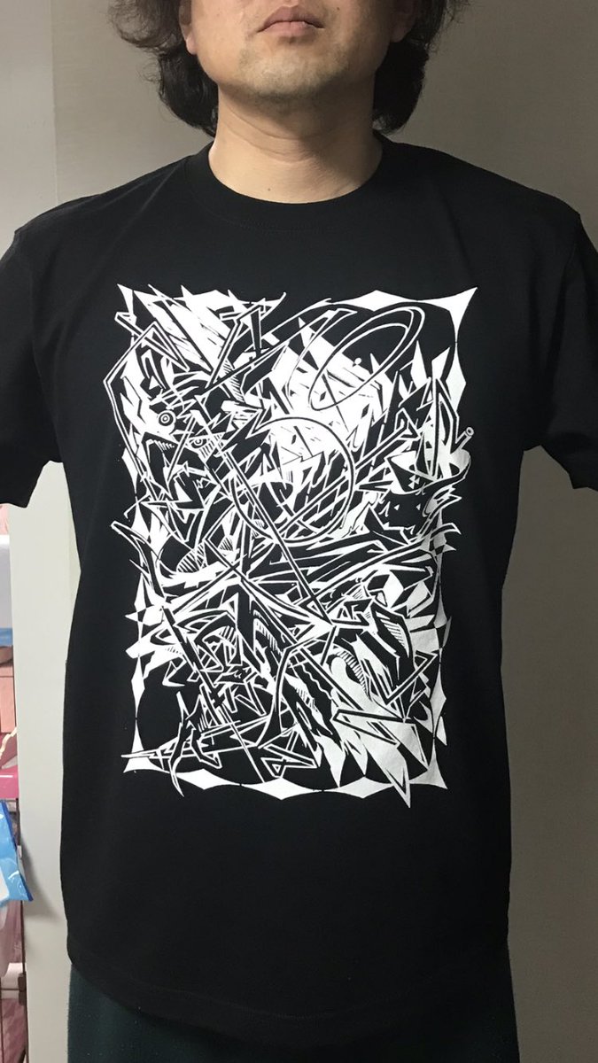 VOLKIN_GAQ's tweet photo. ●グラフティライターSKLAWL氏がデザインTシャツ販売開始！サイズはM.L.XL色は黒、ボディはユナイテッドアスレーを使用。価格2000円
通販はこちらから↓
https://t.co/pTeyNaDBU5
●おれも1曲参加したsons of ahitoの3rdアルバム
通販↓
https://t.co/MPc6bdnmBG

#sklawl
#sonsofahito
#VOLKIN https://t.co/R7ltmMjbMb