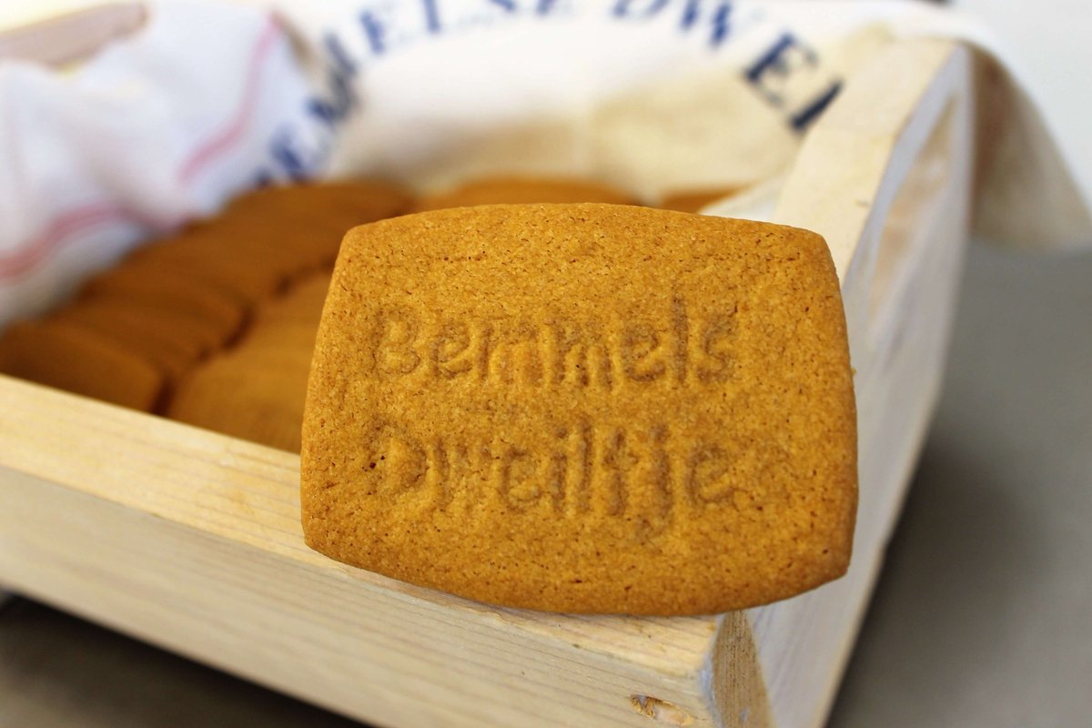 Vol trots maken we bekend dat Bemmel haar eigen koekje rijker is: Het Bemmels Dweilkoekje! Vanaf 16 april verkrijgbaar bij onze eigen bakkerij Theo Engelen. Lees meer op: dweildag.nl/2018/bemmelsdw… #bemmel #lingewaard #bakkerij #koekje #muziek #dweildag #dweilorkest #dweiltje #bdd18