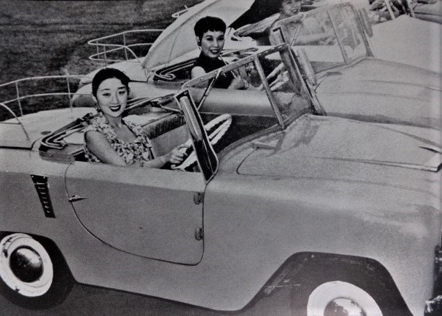昭和30年 日本自動車工業NJ号と美女たち！
