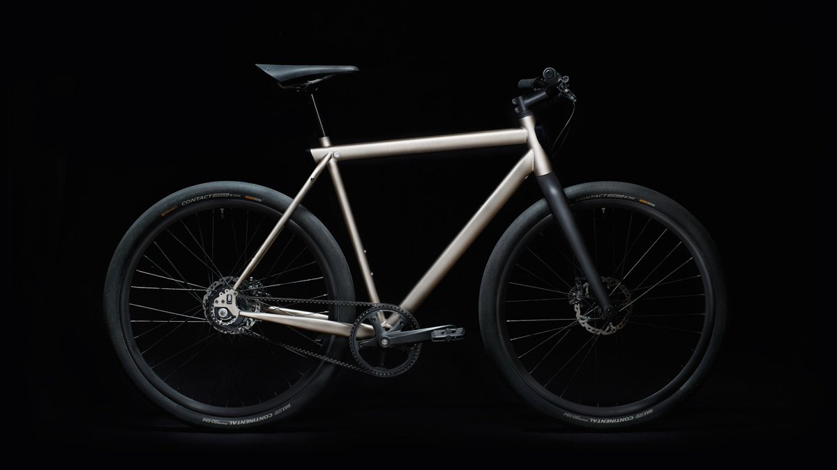 GEOS in der Presse: <a href="/ElektroBIKE_mag/">ElektroBIKE</a> scheibt: Der Hersteller GEOS hat zwei E-Bikes vorgestellt, die es in sich haben - sie sind auf den ersten Blick nämlich überhaupt nicht als solche erkennbar.
elektrobike-online.com/news/e-bikes-u… #ebike #bicycle #team #ebikes #fahrrad #bike #tech